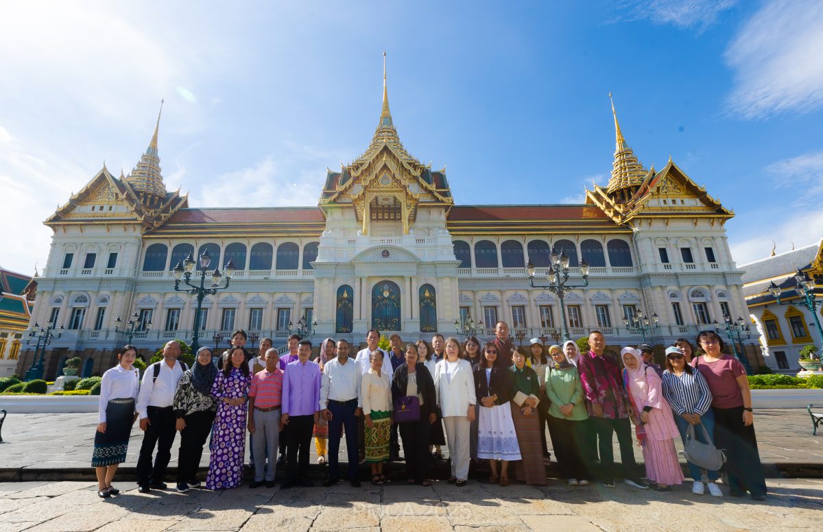 ครูรางวัลสมเด็จเจ้าฟ้ามหาจักรีร่วมทัศนศึกษาวัฒนธรรมไทย ณ วัดพระแก้วในพระบรมมหาราชวัง