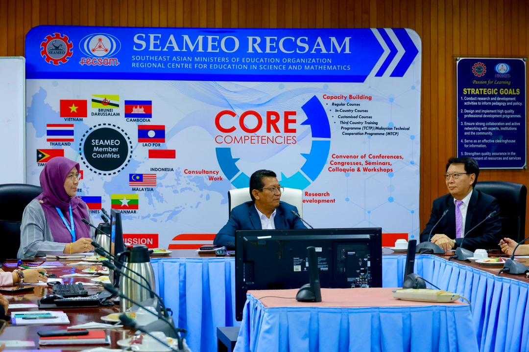 คณะกรรมการมูลนิธิรางวัลสมเด็จเจ้าฟ้ามหาจักรี เยือน SEAMEO RECSAM ปีนัง ปี 2568