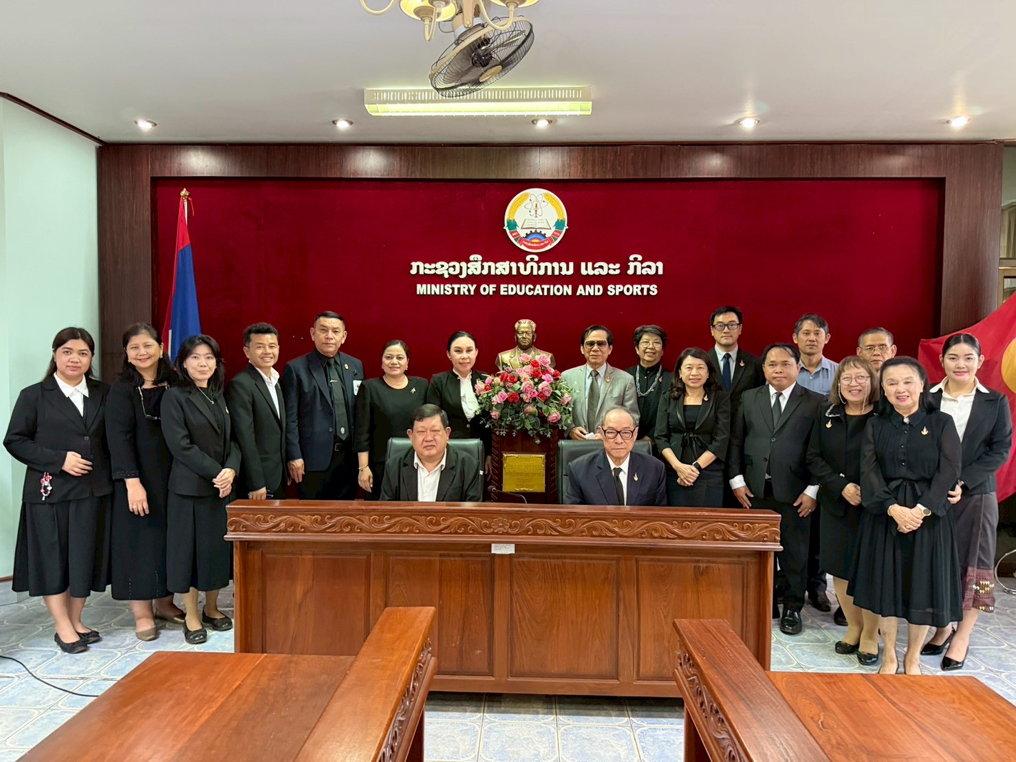 มูลนิธิรางวัลสมเด็จเจ้าฟ้ามหาจักรีพบผู้บริหารกระทรวงศึกษาธิการและกีฬา สปป.ลาว
