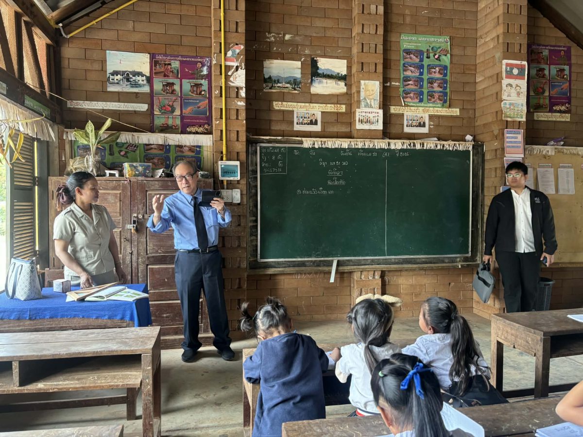 มูลนิธิรางวัลสมเด็จเจ้าฟ้ามหาจักรี ร่วมกับคณาจารย์และนักศึกษาจิตอาสาวิทยาลัยเทคนิคอุบลฯ และภาคเอกชนไทย ส่งมอบโครงการซ่อมสร้างและพัฒนาอาคารเรียน โรงเรียนสมบูรณ์เพียใหม่ แขวงเซกอง ครูรางวัลสมเด็จเจ้าฟ้ามหาจักรี สปป.ลาว