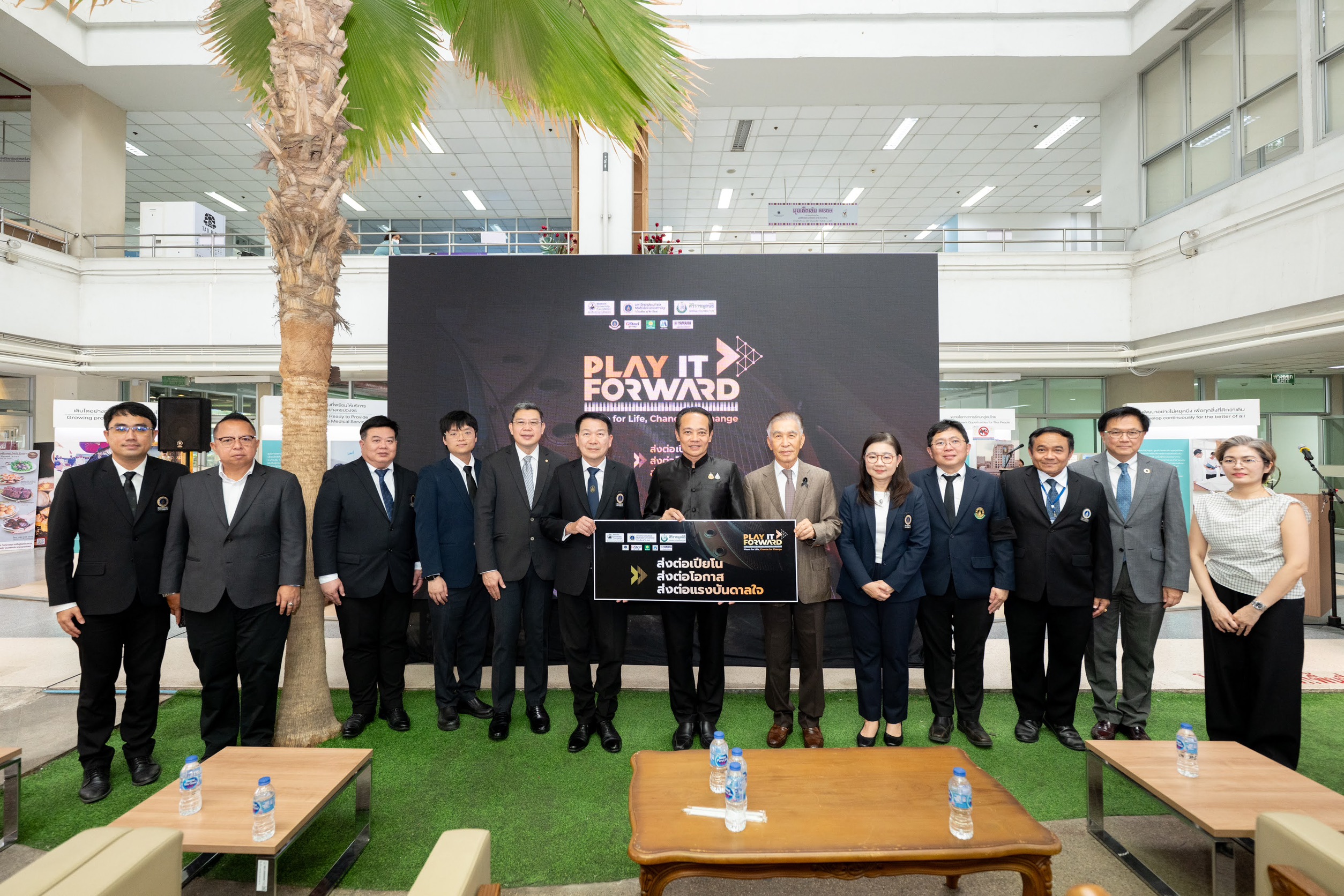 มูลนิธิรางวัลสมเด็จเจ้าฟ้ามหาจักรี ร่วมส่งต่อเสียงดนตรี มอบเปียโน 300 หลัง สู่โรงเรียนและโรงพยาบาล